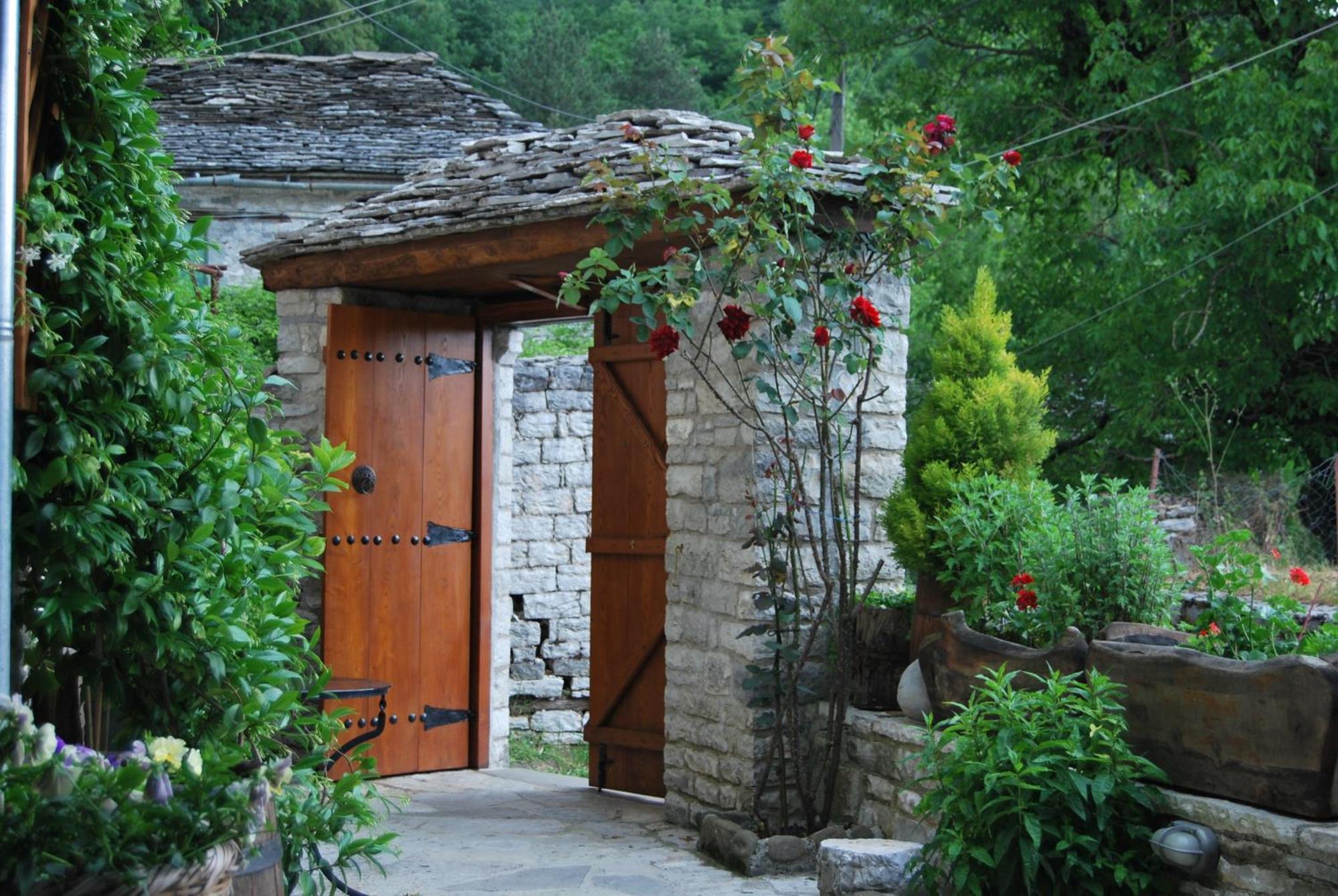 Tritoxo Guesthouse Koukkouli Luaran gambar